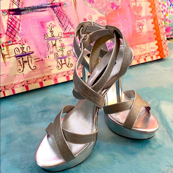 Sandales Talons Hauts NINA Argentées Avec Brides - Taille 7.5 US / 37.5 EUR, Neuves Sans Boîte